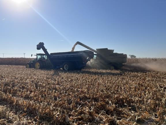 Image of John Deere S770 equipment image 1