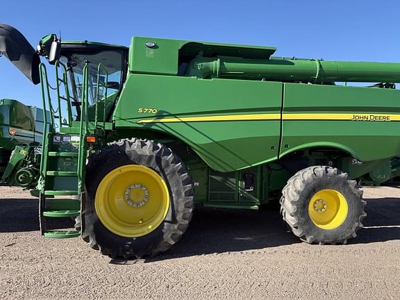 Image of John Deere S770 equipment image 1