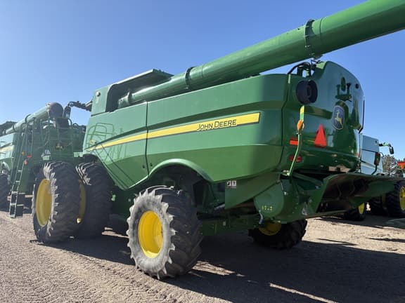 Image of John Deere S770 equipment image 1