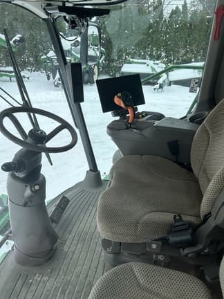 Image of John Deere S770 equipment image 2