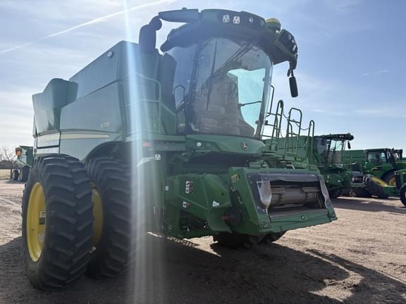 Image of John Deere S770 equipment image 1