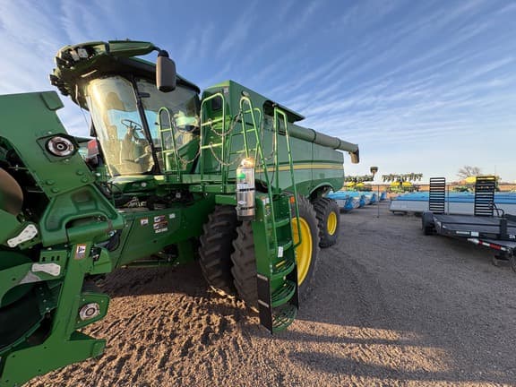 Image of John Deere S770 equipment image 1