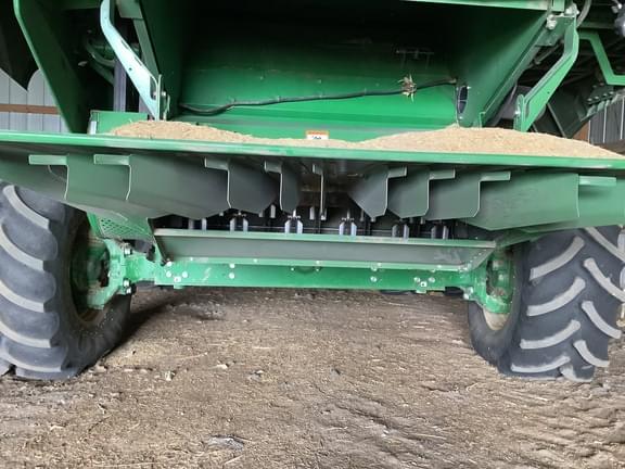 Image of John Deere S770 equipment image 4