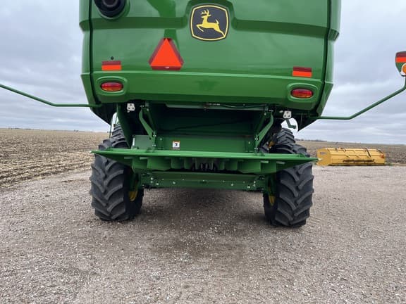 Image of John Deere S770 equipment image 4