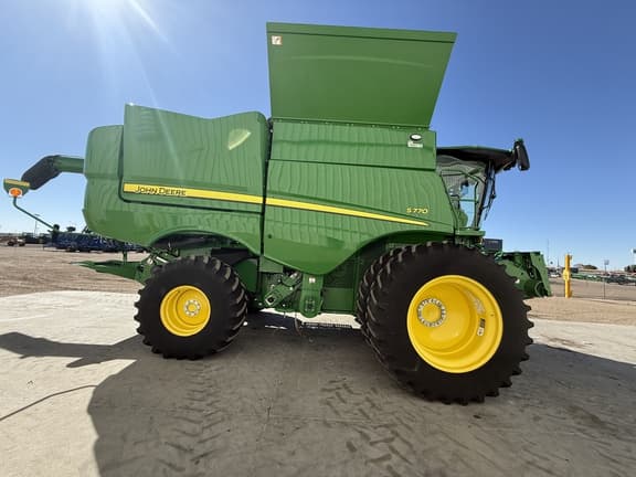 Image of John Deere S770 equipment image 1