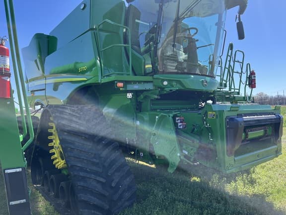 Image of John Deere S770 equipment image 2