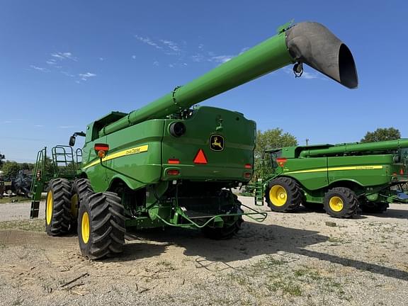 Image of John Deere S770 equipment image 2