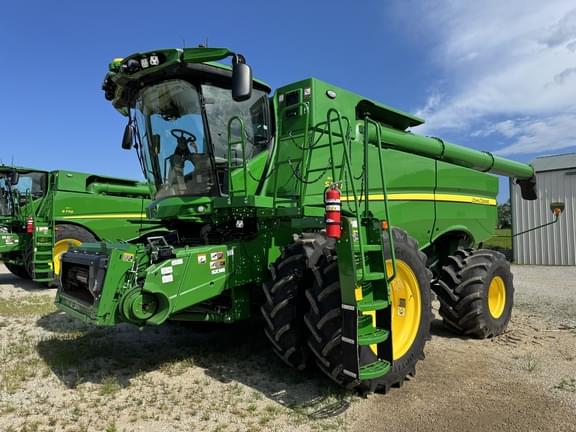 Image of John Deere S770 equipment image 1