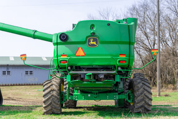 Image of John Deere S770 equipment image 4