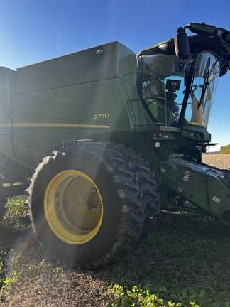 Image of John Deere S770 equipment image 2