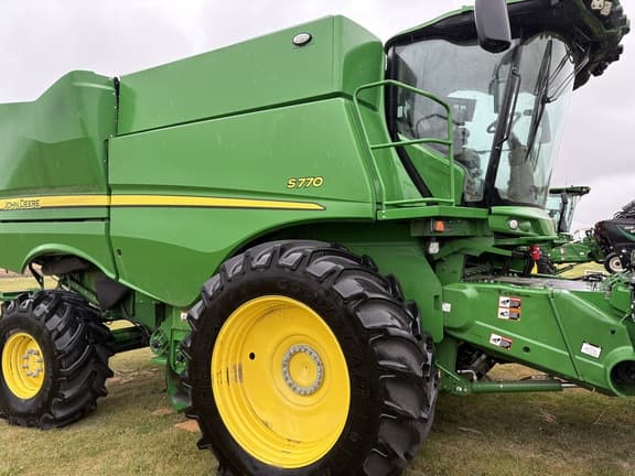 Image of John Deere S770 equipment image 2