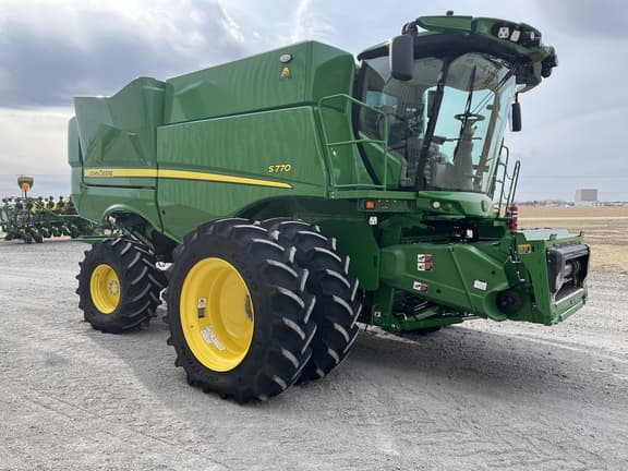 Image of John Deere S770 equipment image 2
