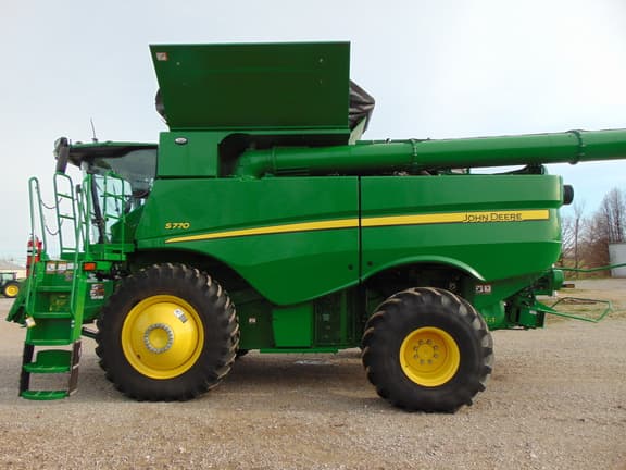 Image of John Deere S770 equipment image 1