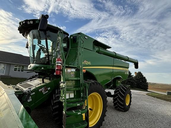 Image of John Deere S770 equipment image 2