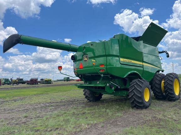 Image of John Deere S770 equipment image 4