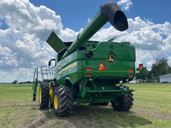 Image of John Deere S770 equipment image 2