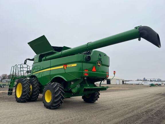 Image of John Deere S770 equipment image 2