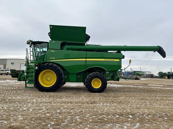 Image of John Deere S770 equipment image 1