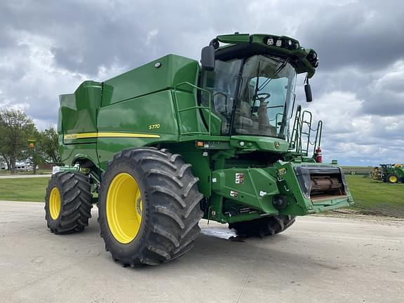 Image of John Deere S770 equipment image 2