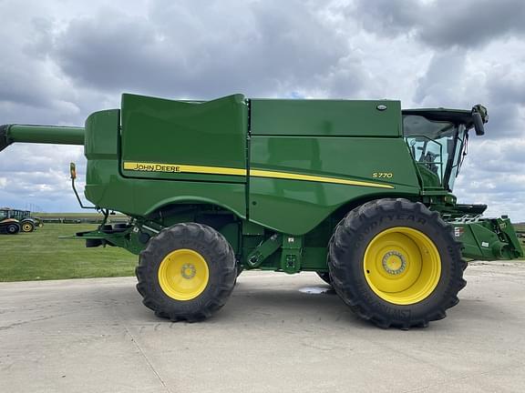 Image of John Deere S770 equipment image 4