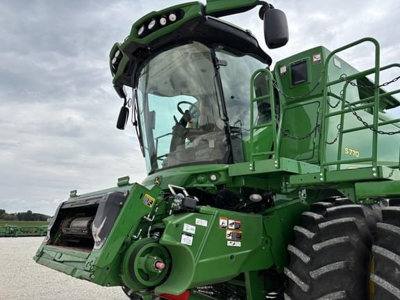 Image of John Deere S770 equipment image 1
