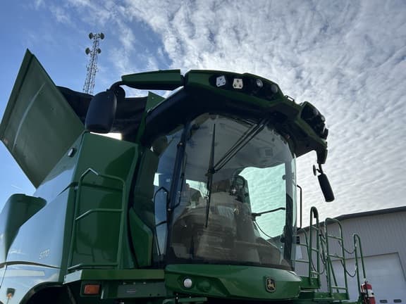 Image of John Deere S770 equipment image 4
