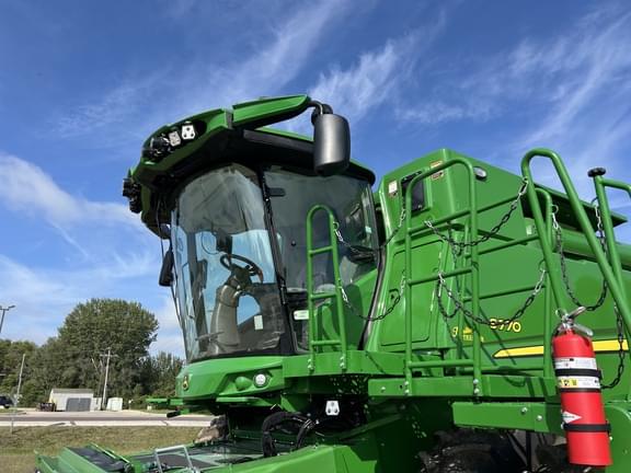 Image of John Deere S770 equipment image 3