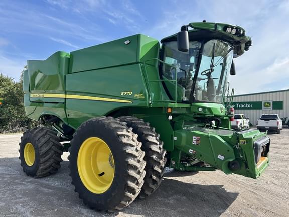 Image of John Deere S770 equipment image 1