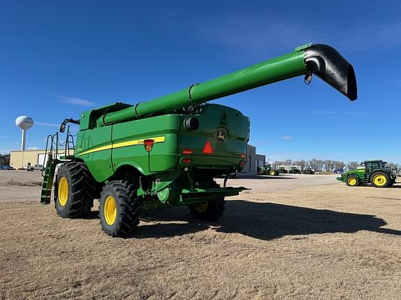 Image of John Deere S770 equipment image 2