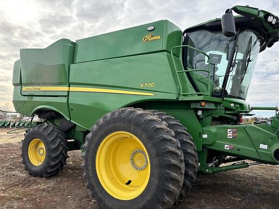 Image of John Deere S770 equipment image 1