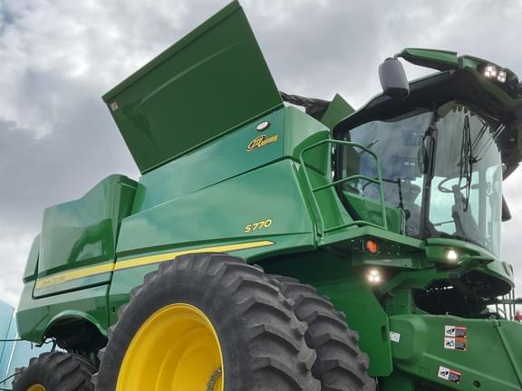 Image of John Deere S770 equipment image 4