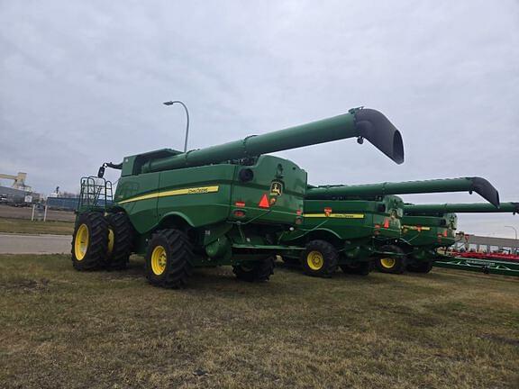 Image of John Deere S770 equipment image 1