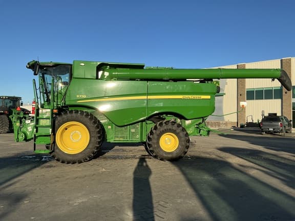 Image of John Deere S770 equipment image 1