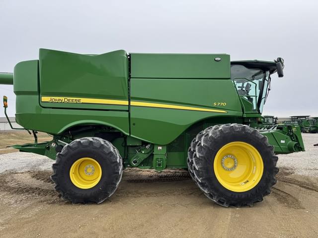 Image of John Deere S770 equipment image 4