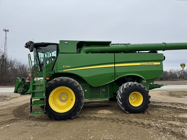 Image of John Deere S770 equipment image 1