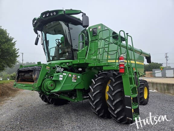 Image of John Deere S770 equipment image 1