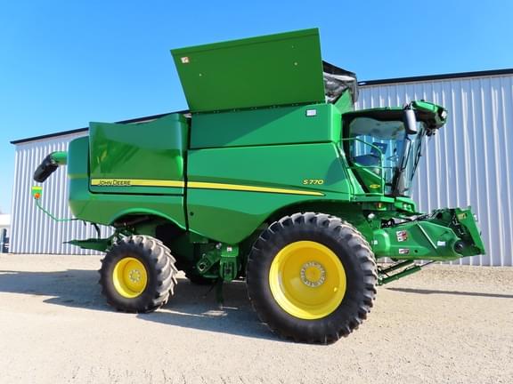Image of John Deere S770 equipment image 1
