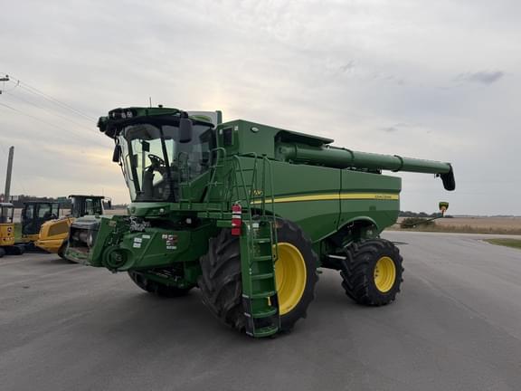 Image of John Deere S780 equipment image 1