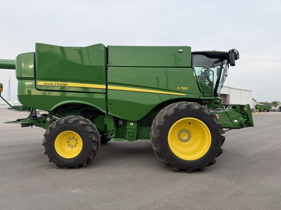 Image of John Deere S780 equipment image 4