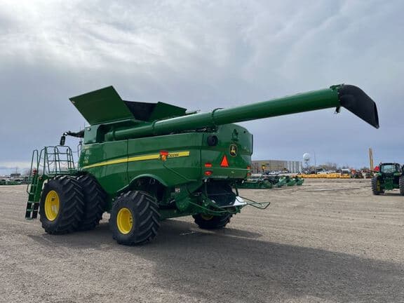 Image of John Deere S780 equipment image 2