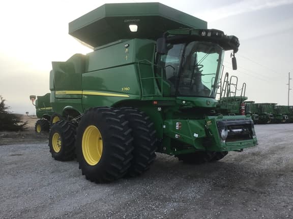 Image of John Deere S780 equipment image 2