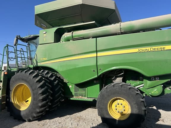 Image of John Deere S780 equipment image 1