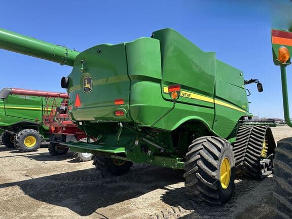 Image of John Deere S780 equipment image 2