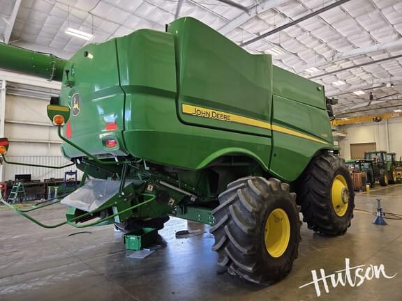 Image of John Deere S780 equipment image 2