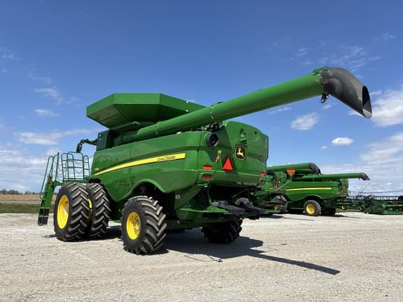 Image of John Deere S780 equipment image 2