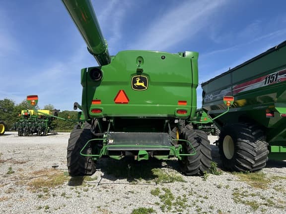 Image of John Deere S780 equipment image 4