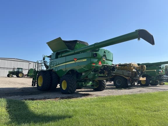 Image of John Deere S780 equipment image 4