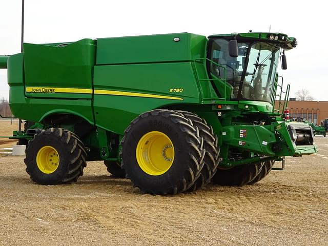 Image of John Deere S780 equipment image 3