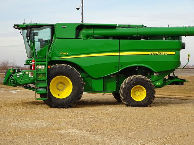 Image of John Deere S780 equipment image 1