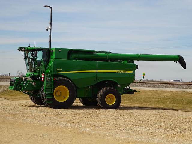 Image of John Deere S780 equipment image 4